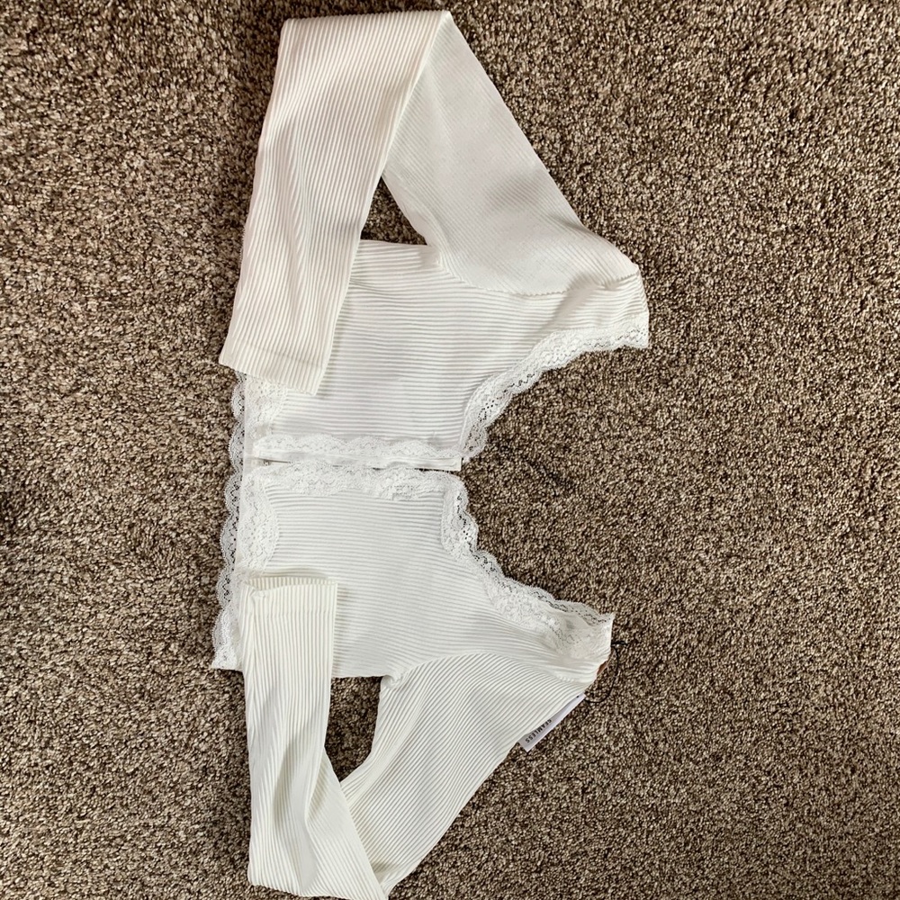 3 FOR $20// Forever 21 Seamless Lace Top